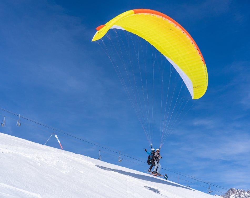 Vol parapente biplace en Ski à Pelvoux, avec Pollen Parapente