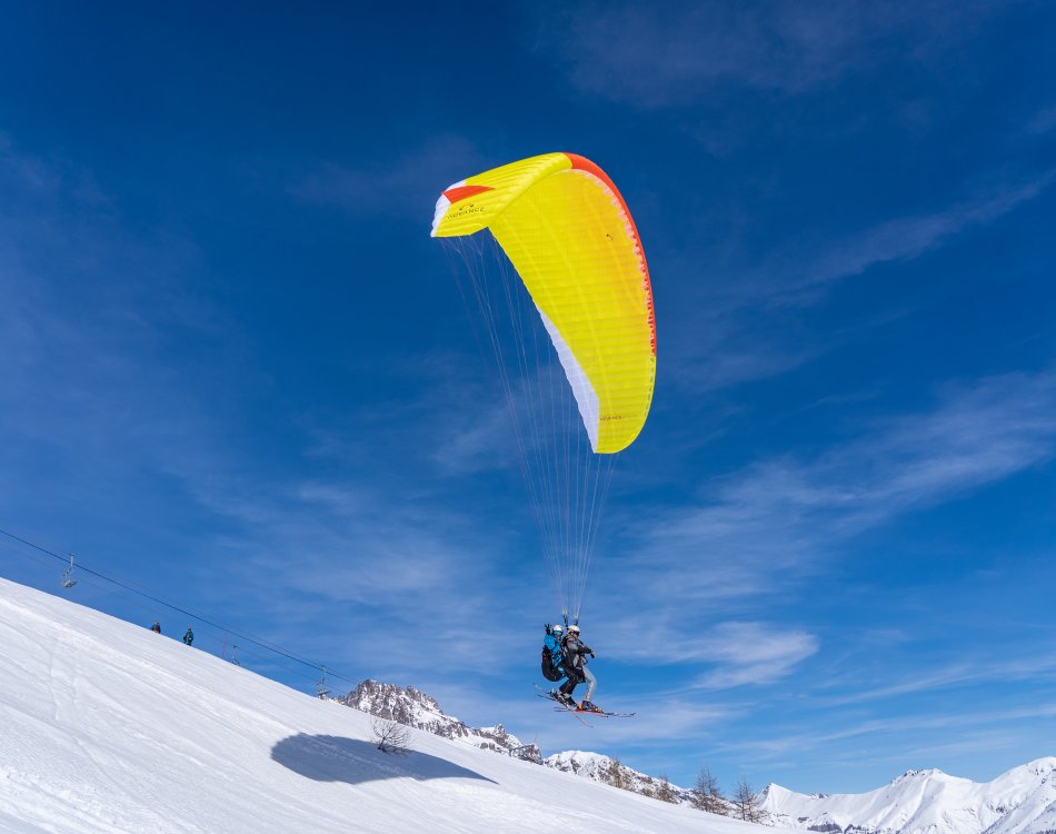 Vol parapente biplace en Ski à Pelvoux, avec Pollen Parapente