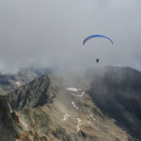 Ambiance nuageuse lors d'un vol Ascendance